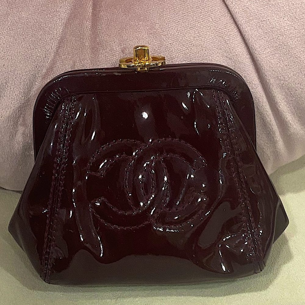 Rare🔥Chanel vintage burgundy 24k gold plated kisslock cc pouch